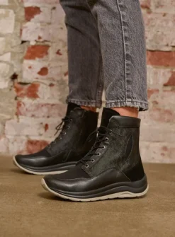 Hoge Veterschoenen|Veterlaarzen<Wolky Ellon S2F - zwart combi stretchleer zwartcombistretchleer