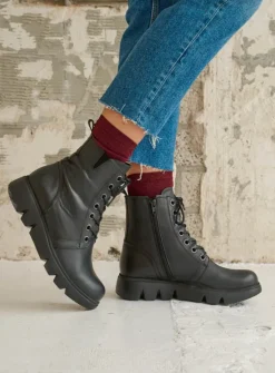 Veterlaarzen|Hoge Veterschoenen<Wolky Hope XW - zwart leer zwartleer