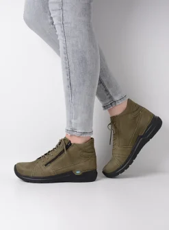 Hoge Veterschoenen|Wandelschoenen<Wolky Why - pesto groen nubuck pestogroennubuck