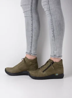 Hoge Veterschoenen|Wandelschoenen<Wolky Why - pesto groen nubuck pestogroennubuck